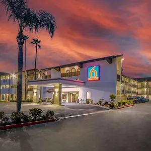 Hotel 6 Ca Convention Center Airport **