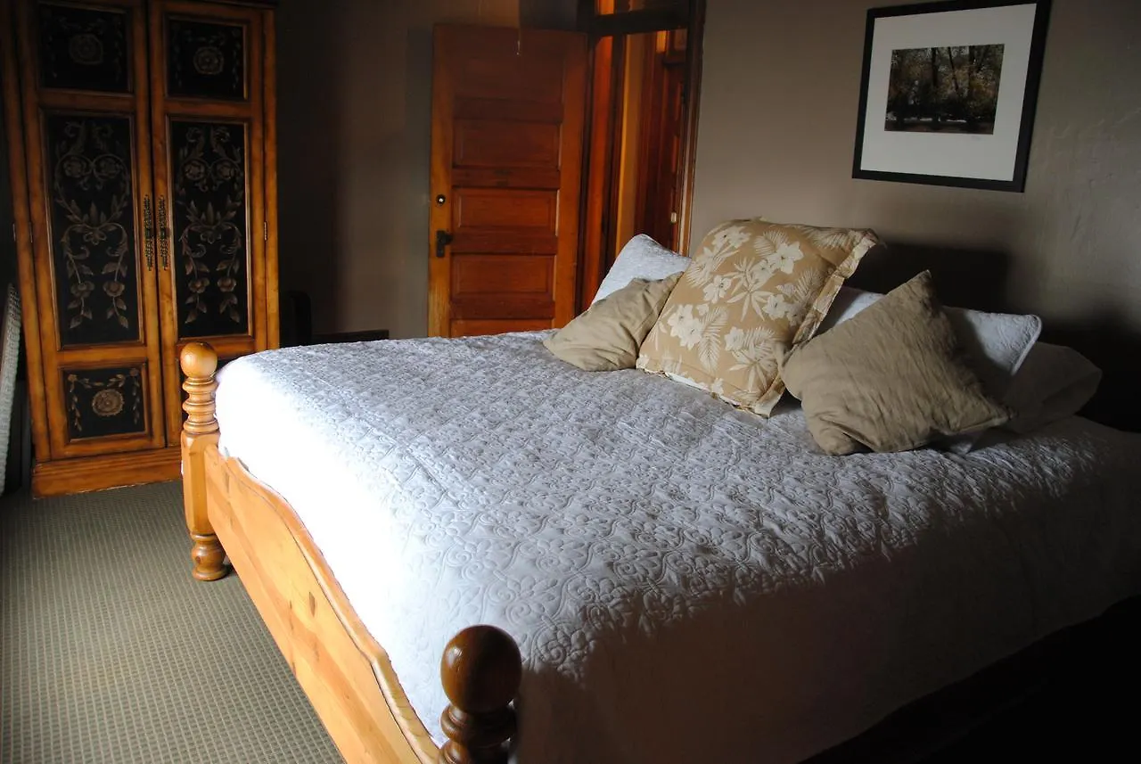 Off Broadway B & B Denver