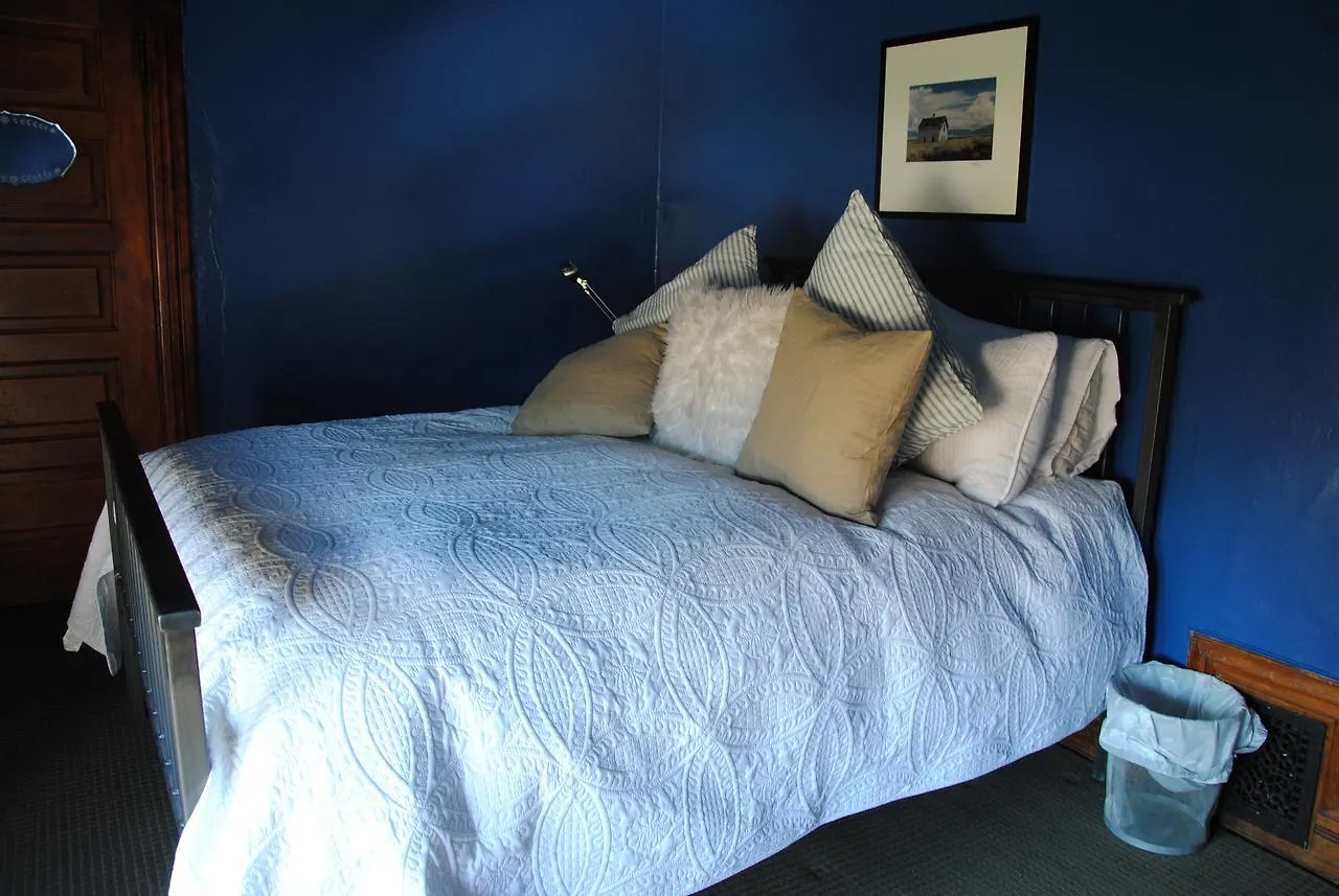 Off Broadway B & B Denver 2*,